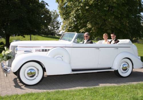 Buick Roadmaster Cabrio Hire for perfect Wedding Vintage Car Hire